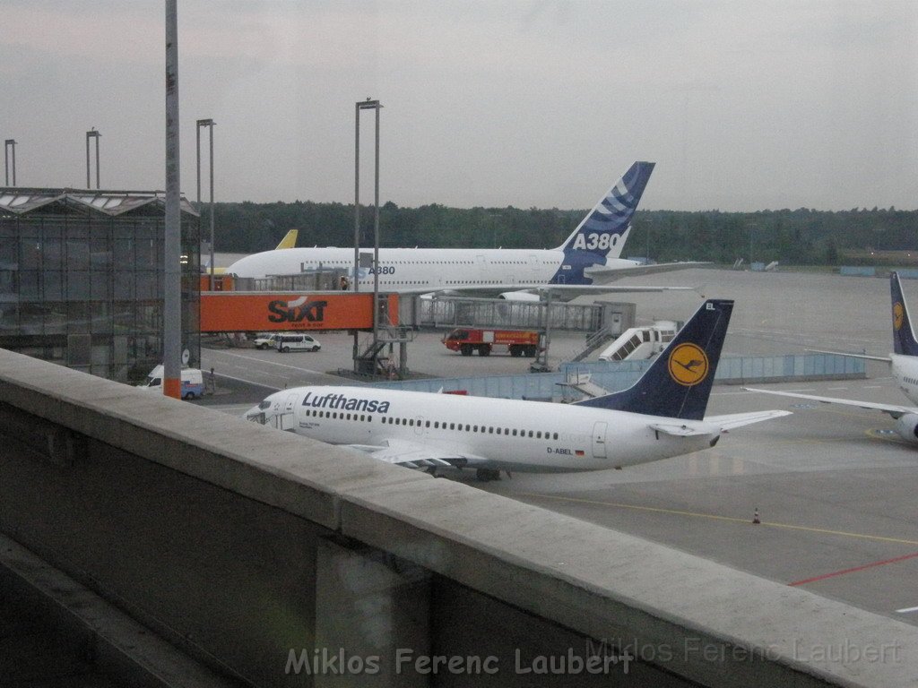 Warten auf den Airbus 380 Koeln Bonn P395.JPG